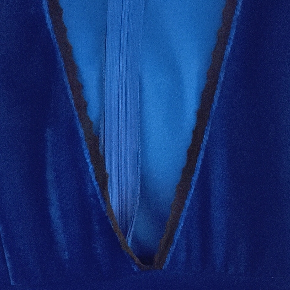 Elegant Blue Velvet Deep V-Neck Women's Party Dress - Picture 4 of 9